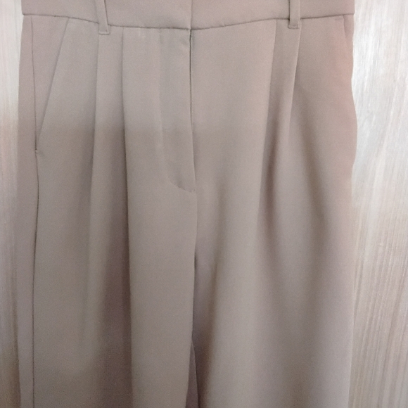 Abercrombie & Fitch Pants - Tan trouser size 6